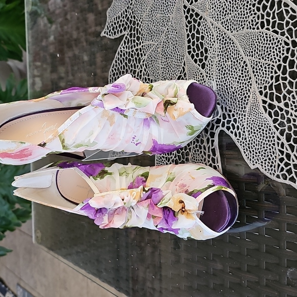 LAVENDER FLORAL FABRIC UPPER HEELS - Picture 2 of 6